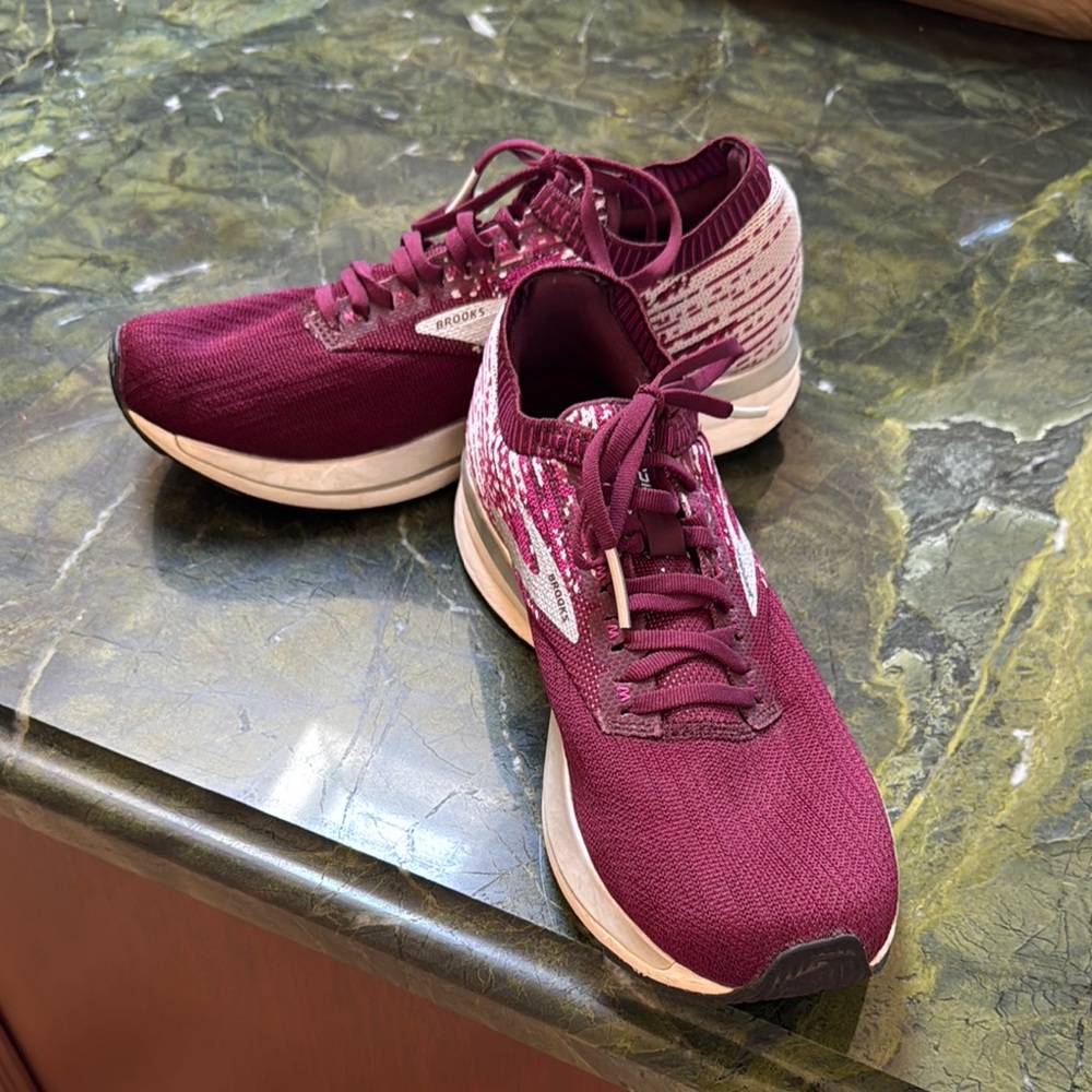 Brooks RICOCHET ENERGIZE NEUTRAL Women’s Size 10 Medium 
Style 1202821B658